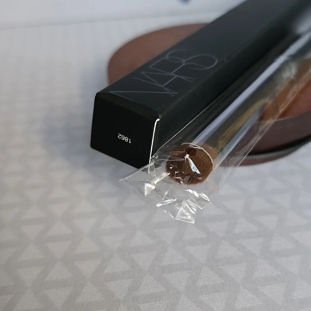 NARS # 49 Wet Dry Eyeshsdow Brush